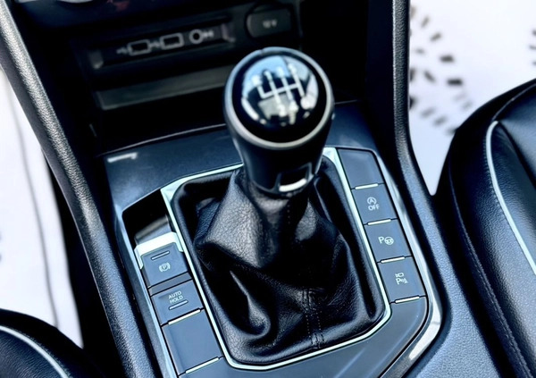 Volkswagen Tiguan cena 92999 przebieg: 159965, rok produkcji 2018 z Lędziny małe 781